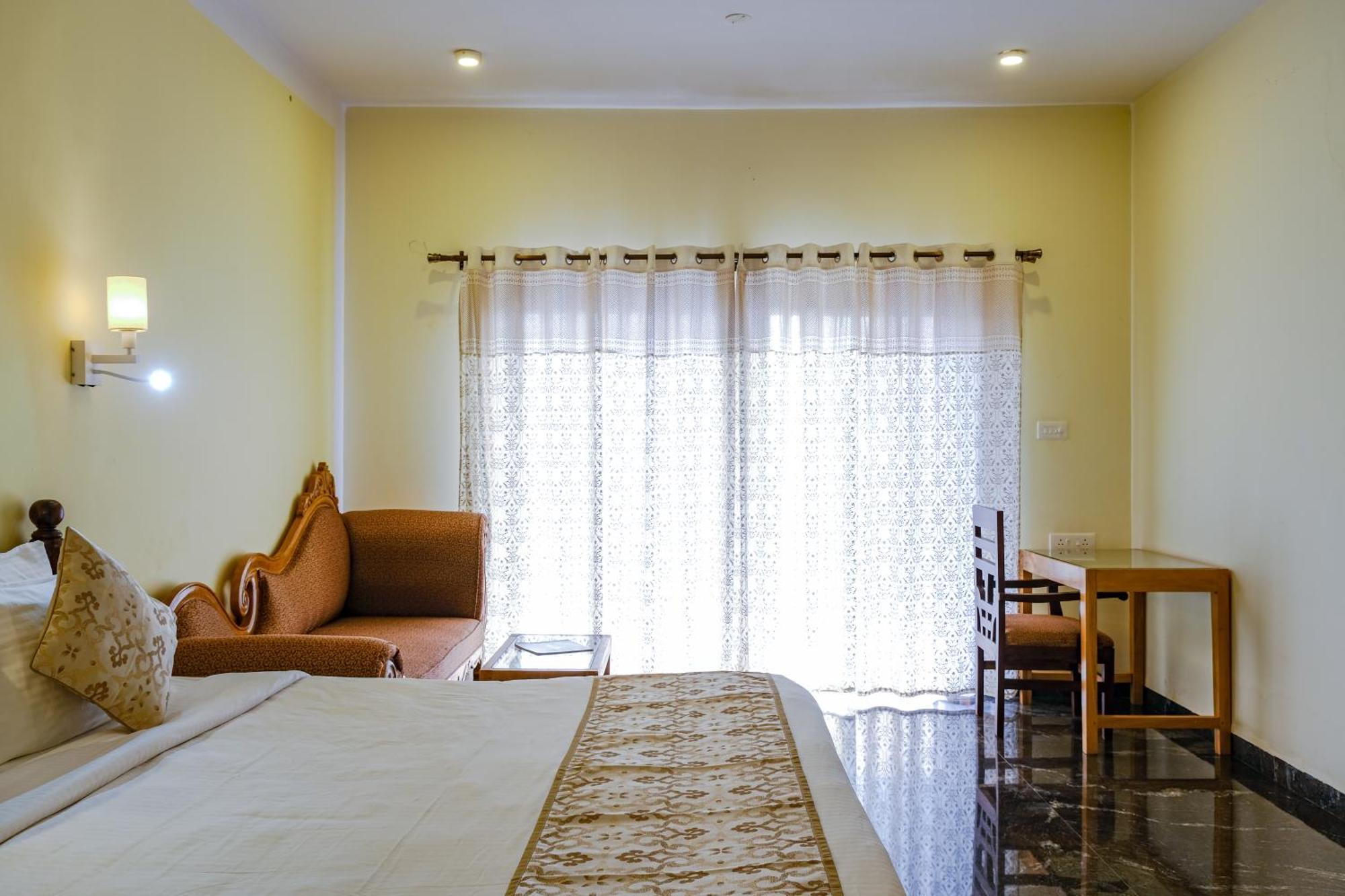 Sparv Aulakhs Resort Мандрем Екстериор снимка