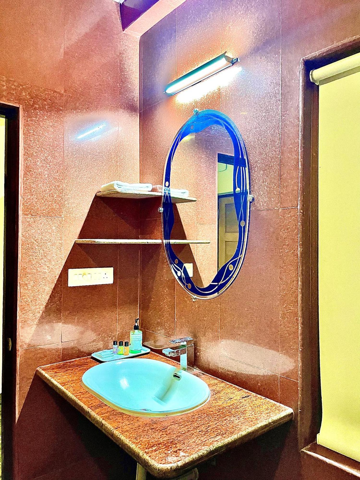 Sparv Aulakhs Resort Мандрем Екстериор снимка